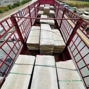 漯河 黄金麻花岗岩荔枝面，光面毛板装车完成