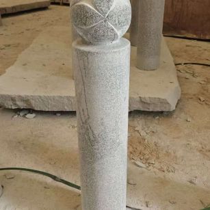 漯河 芝麻白花岗岩石材挡车石柱、停车柱、圆柱挡车柱、方柱挡车柱等