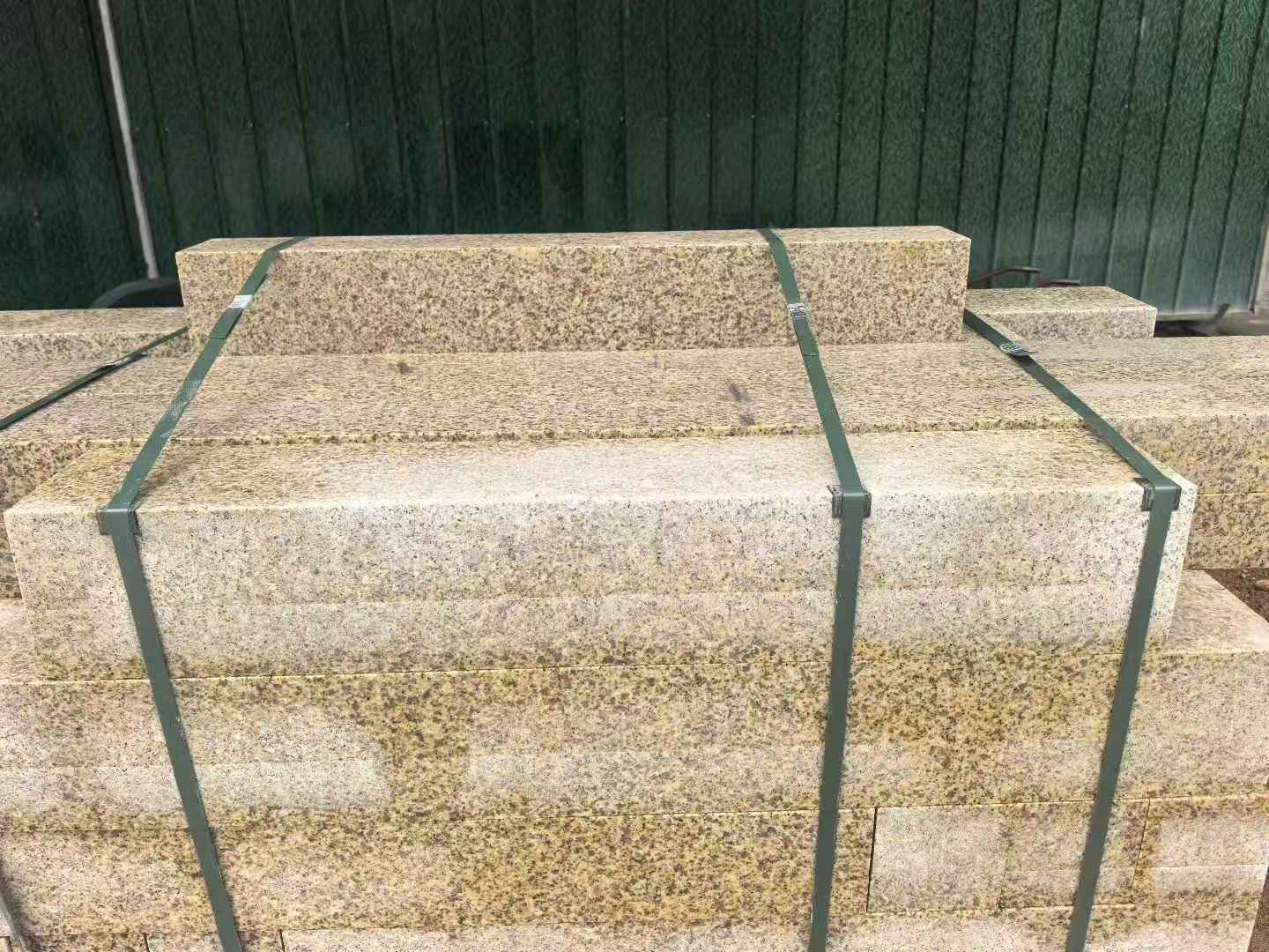 漯河 黄金麻花岗岩石材机切面栏杆料半成品