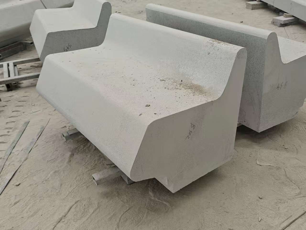 漯河 芝麻白花岗岩异形坐凳，石凳