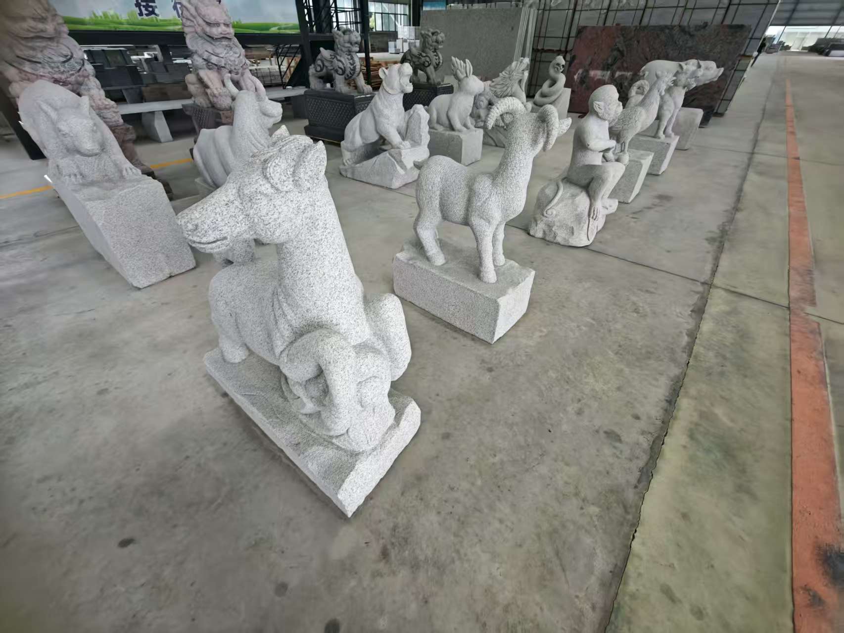 漯河 芝麻白花岗岩造型立体雕刻——十二生肖