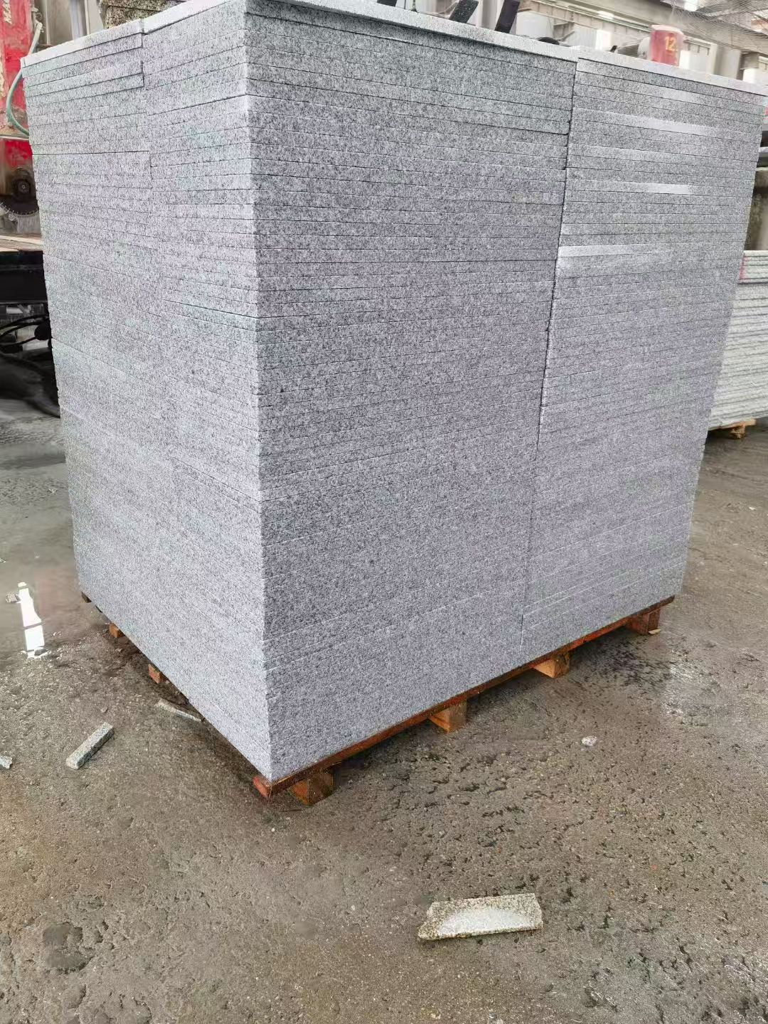 漯河 芝麻白火烧面1.8厚300*600地铺石，尺寸标准，厚薄均匀