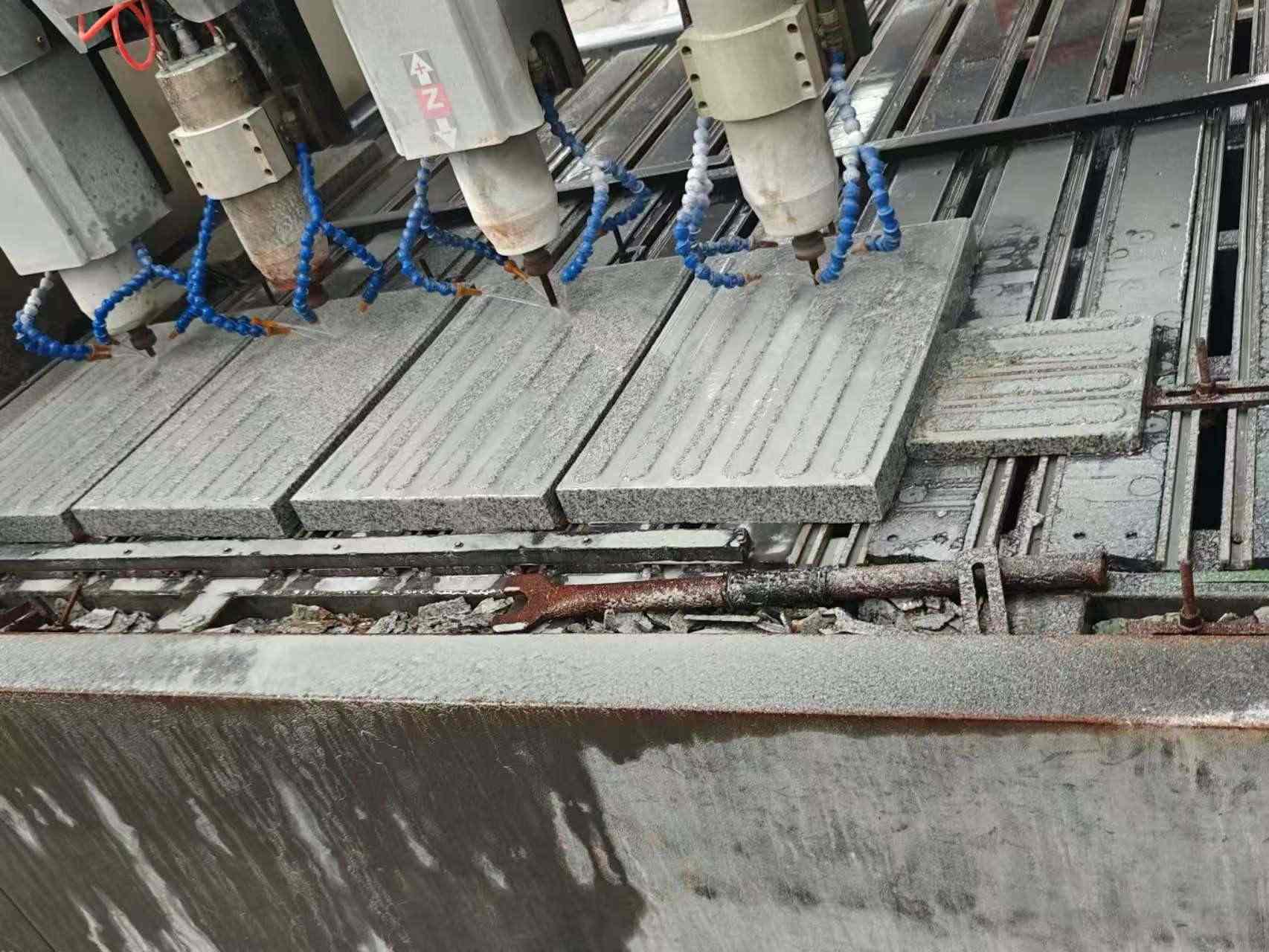 漯河 芝麻白花岗岩荔枝面盲道雕刻