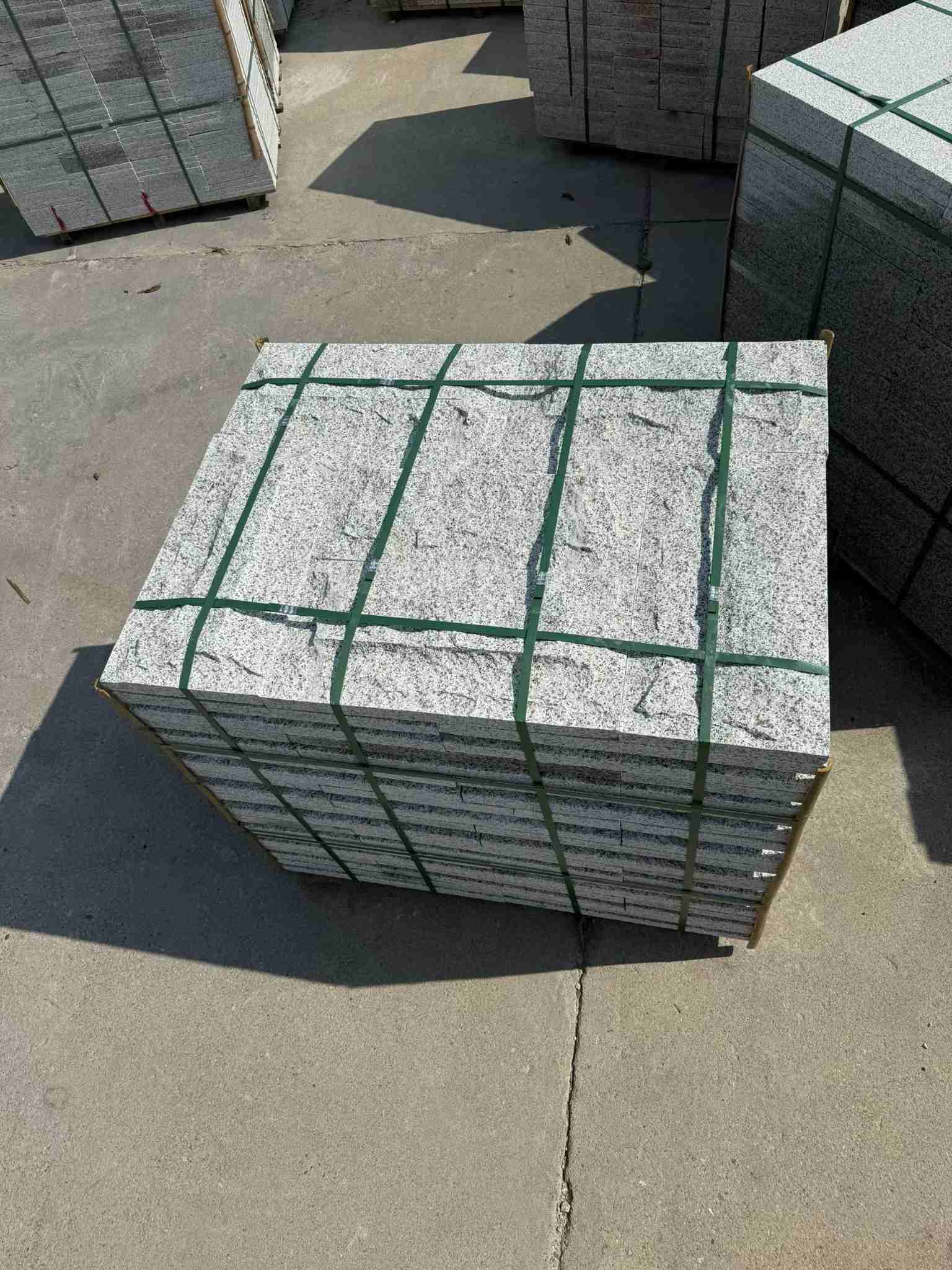 漯河 白麻花岗岩石材自然面蘑菇石成品