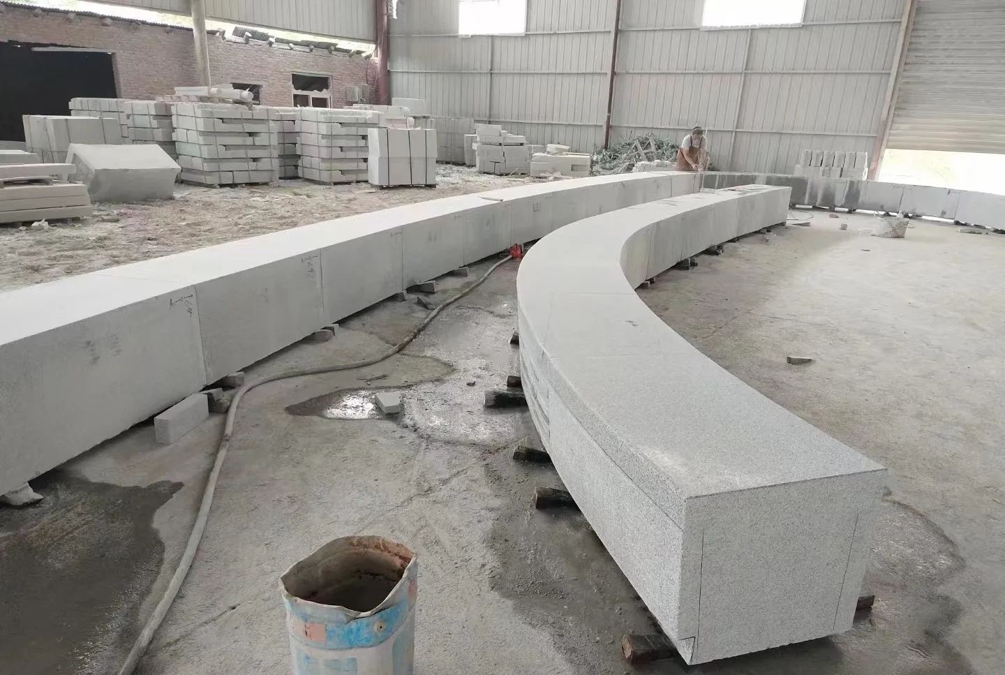 漯河芝麻白花岗岩石板材 园林光面弧形坐凳