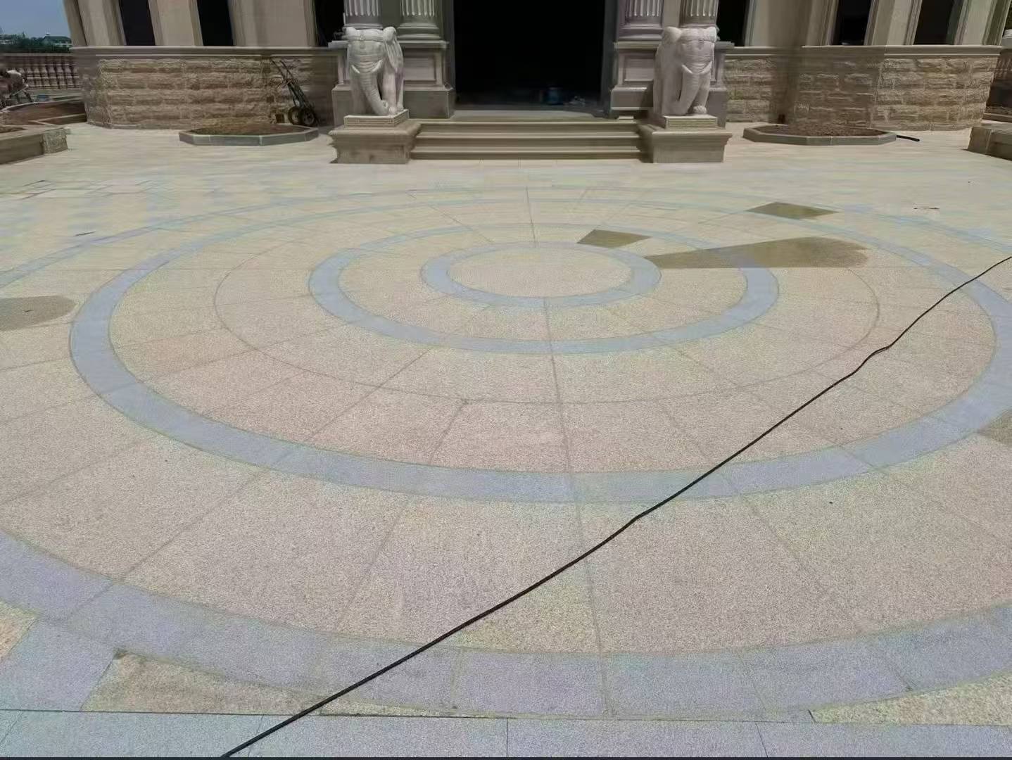 漯河 黄金麻芝麻灰花岗岩石材地铺拼接效果